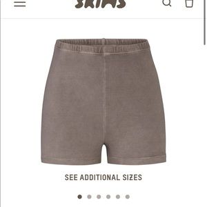 SKIMS outdoor short short in amethyst